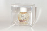 Photo © Les-parfums.info le site Schiaparelli - Le Six - Cube plastique transparent 1 ml