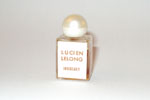 Photo © Les-parfums.info le site Lelong - Indiscret - Bouchon perle hauteur 3 cm du coffret Opéra voir le coffret