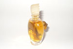 Photo © Les-parfums.info le site Givenchy - Amarige - Pin's 4 ml 