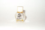 Photo © Les-parfums.info le site Schiaparelli - S - Parfum Hauteur 4.8 cm 