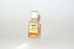 Photo © Les-parfums.info le site Coty - L'Aimant - Etiquette Doré bouchon Strié Hauteur 4 cm