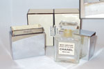 Photo © Les-parfums.info le site Chanel - Bois de Iles - Perfume Flacon série limité 180 / 500 étui en acier inoxidable interieur cuir beige Hauteur 6 cm 