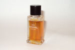 Photo © Les-parfums.info le site Chanel - N° 5 - Perfume Testeur bouchon siglé blanc bakelite tige en verre  Hauteur 5.6 cm