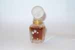 Photo © Les-parfums.info le site Pavlova - Pavlova - Flacon du parfum 64 % vol Hauteur 7 cm