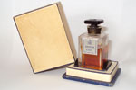 Photo © Les-parfums.info le site Lanvin - Arpège - Extrait Flacon du parfum 15 gr bouchon emerisé Lanvin N.Y. Hauteur 5.4 cm