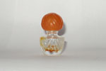 Photo © Les-parfums.info le site Fabergé - Fleurs du Monde - etiquette blanche en dessous Hauteur 4.5 cm