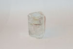Photo © Les-parfums.info le site Houbigant - Essence Rare - Bouchon en verre hauteur 4.5 cm