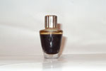 Photo © Les-parfums.info le site Worth - Je Reviens - Bout conique Hauteur 4.6 cm
