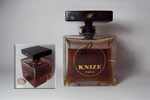 Photo © Les-parfums.info le site Knize - Lady Knize - Flacon du parfum en cristal flacon et bouchon numéroté 92 Bouchon émeri hauteur 9.2 cm