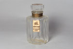 Photo © Les-parfums.info le site Le Galion - Sortilège - bouchon Emeri hauteur 4.6 cm étiquette doré sur le bouchon étiquette rouge Factice en dessous