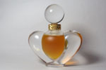 Photo © Les-parfums.info le site Ricci Nina - Farouche - Flacon du parfum signé Lalique bouchon en verre émerisé hauteur 10 cm environ