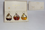 Photo © Les-parfums.info le site Worth - Projets, Vers Toi , vers le Jour - Coffrte de 3 flacon Hauteur 6.6 cm  bouchon émerisé siglé Lalique en dessous de chaque flacon 