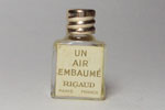 Photo © Les-parfums.info le site Rigaud - Un Air Embaumé - Hauteur 2.2 cm plein  Offert not for sale au dos