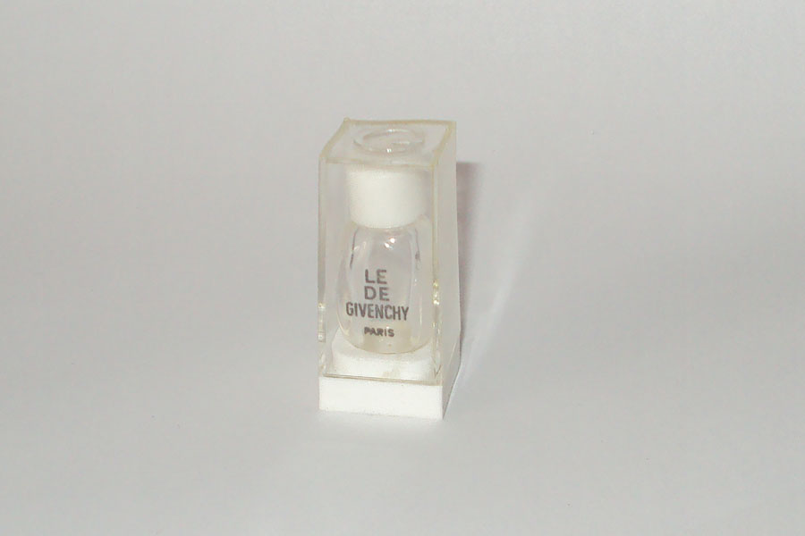 Miniature Le De de Givenchy 1 ml dans une boite plastique Serigraphier 