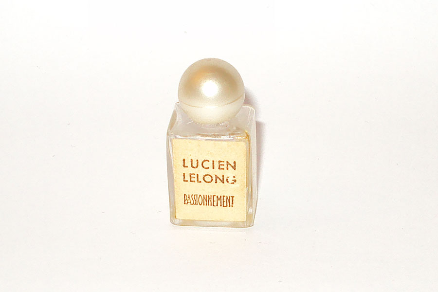 Miniature Passionnement de Lelong Boucon perle hauteur 3 cm 
