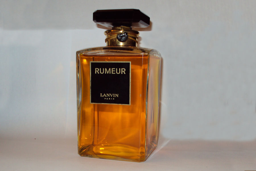 Flacon Rumeur de Lanvin Hauteur 15,8 cm Flacon carré base 7.8 x 7.8 bouchon verre  émeri 