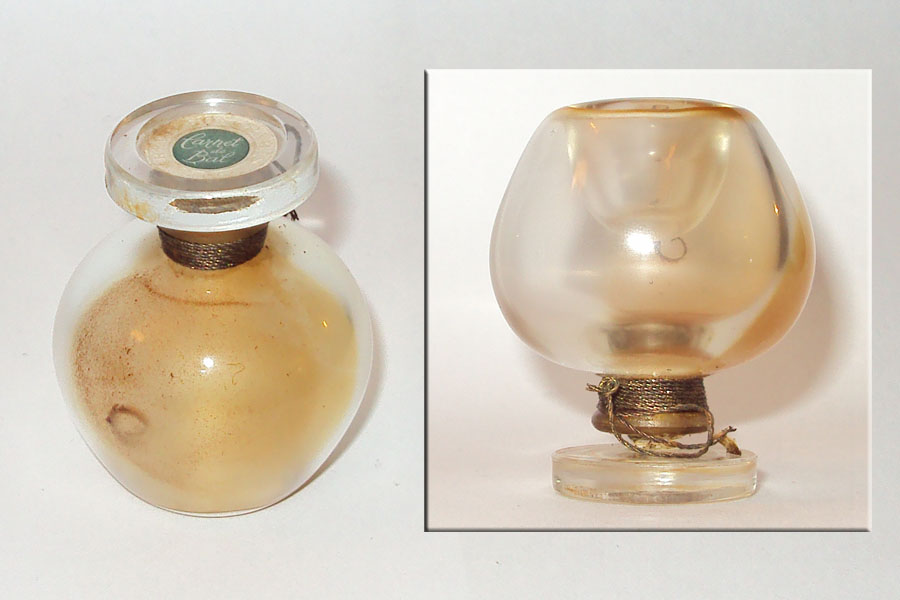 Flacon Carnet de Bal de Revillon Bouchon émeri Flacon representant un verre de cognac Hauteur 4.6 cm 