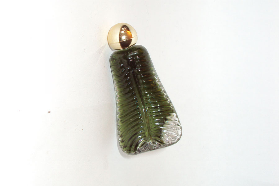 Miniature Indiscret de Lelong Réedition  bouchon plastique representant une feuille 