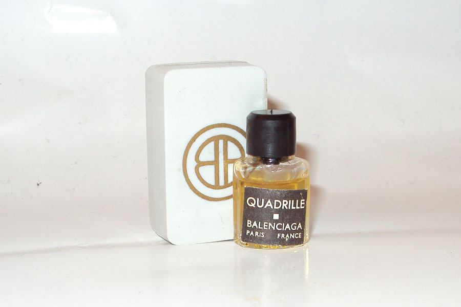 Miniature Quadrille de Balenciaga 1/28 fl oz bouchon noir bakelite hauteur 2.8 cm 