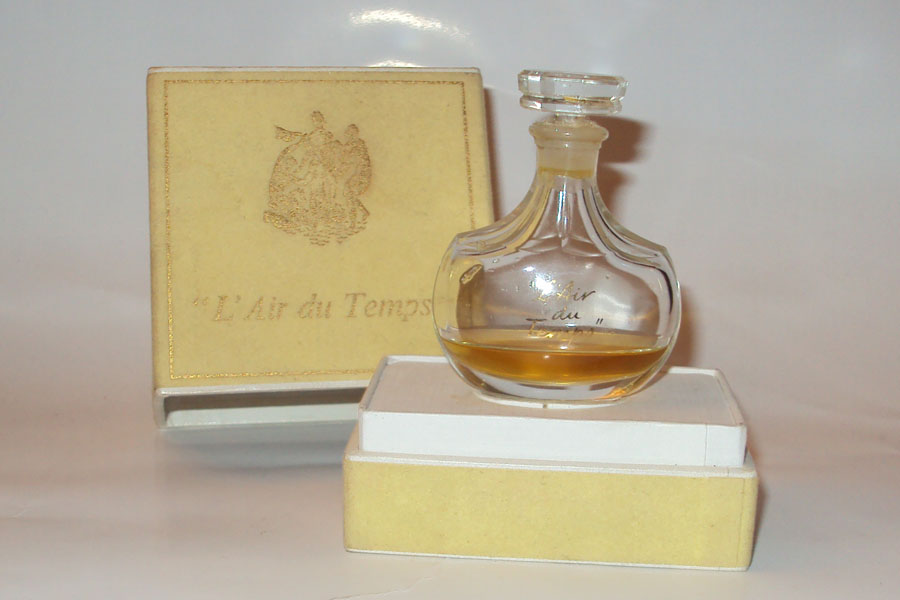 Flacon L'Air du Temps de Ricci Nina Flacon du parfum 15 ml hauteur 6.9 cm 