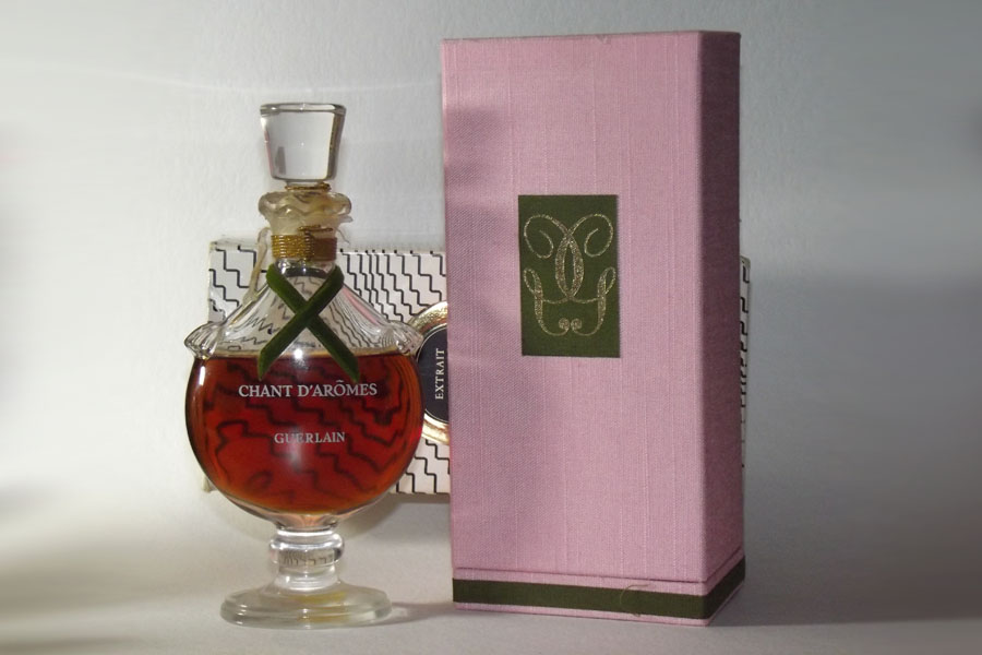 Flacon Chant D'Arôme de Guerlain Flacon du parfum 60 ml Hauteur 15.2 cm bouchon en verre 