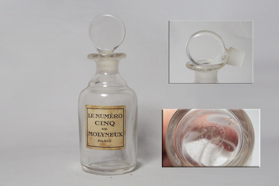 Flacon Le Numéro Cinq de Molyneux Flacon en cristal de Baccarat bouchon émerisé hauteur 9 cm  