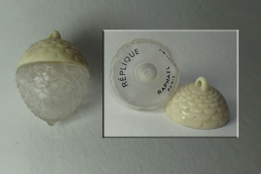 Miniature Replique de Raphaël Pomme de pin Hauteur 4.7 cm bouchon en plastique 