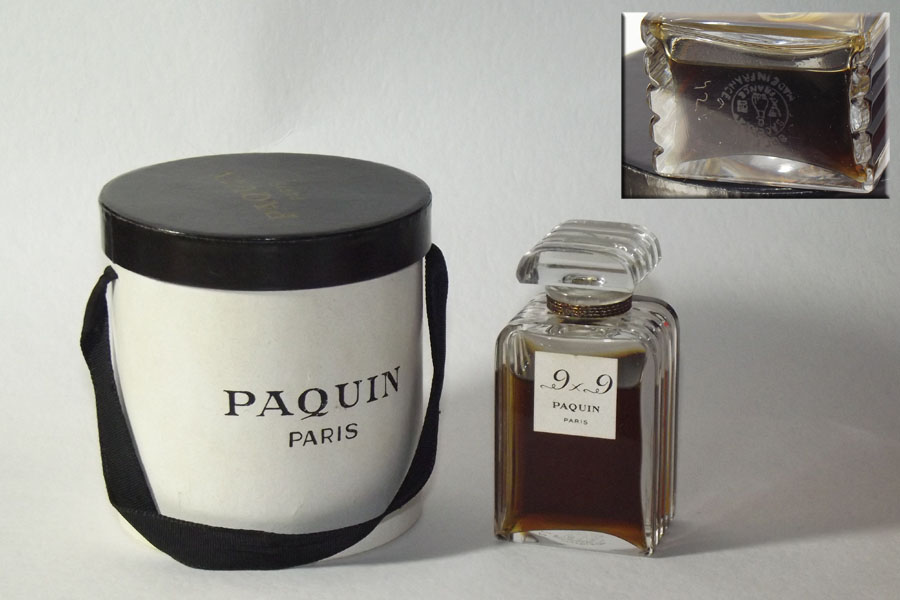 Flacon 9 x 9  de Paquin Flacon du parfum en cristal de Baccarat hauteur 7.3 cm  n° 124 sous le flacon  bouchon émeri Scellé 